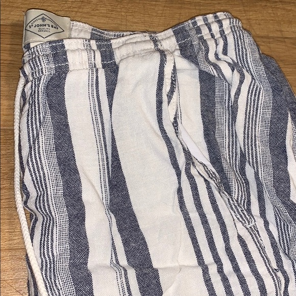 Striped pants!! 🙌🏽 - Picture 2 of 6